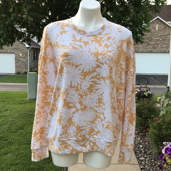 💙Sundry Crew Neck Yellow and White Floral Print Swaetshirt - Picture 2 of 14